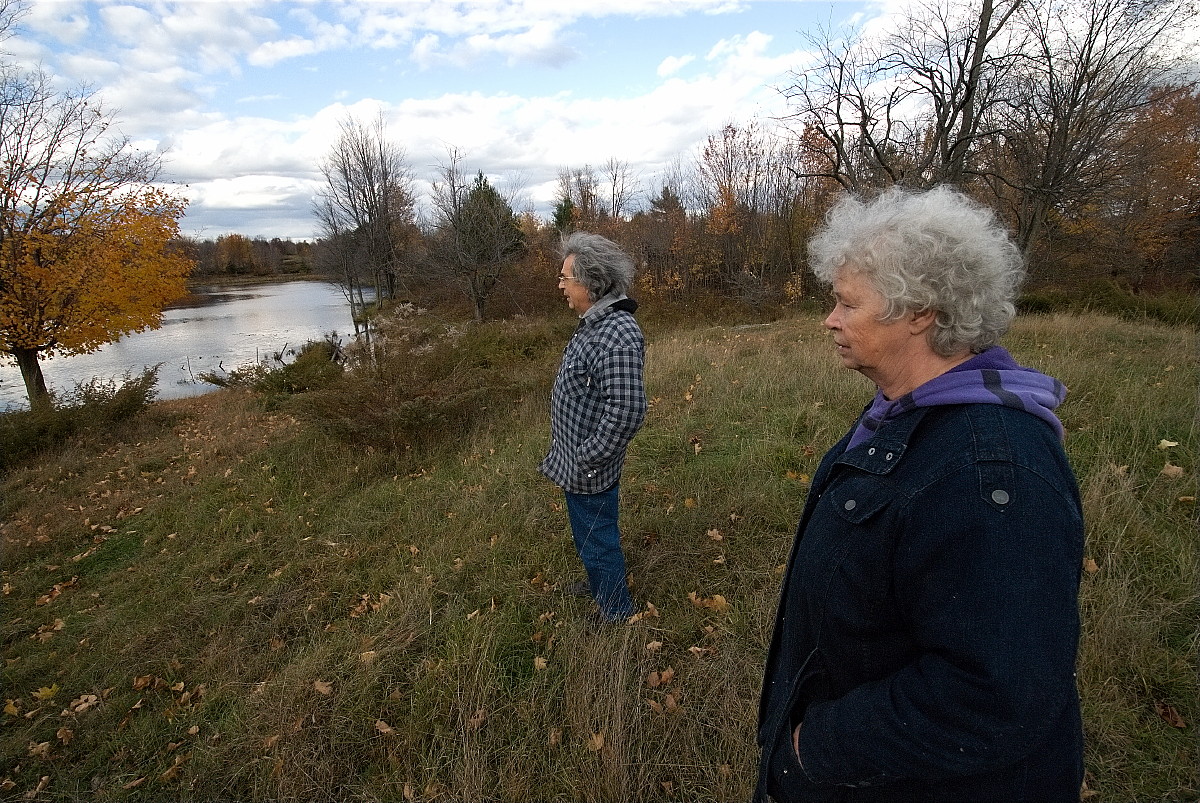 Hedy Muysson and Peter Zorzi looking at Hedy's pond