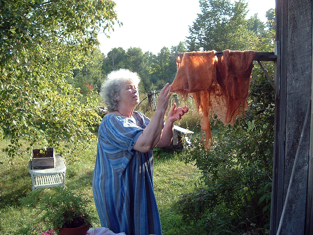 Hedy Muysson drying freshly-dyed wool