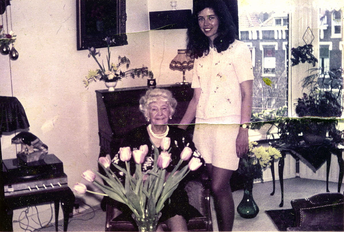 Hedy Muysson with her grandmother in Rotterdam, possibly 1971