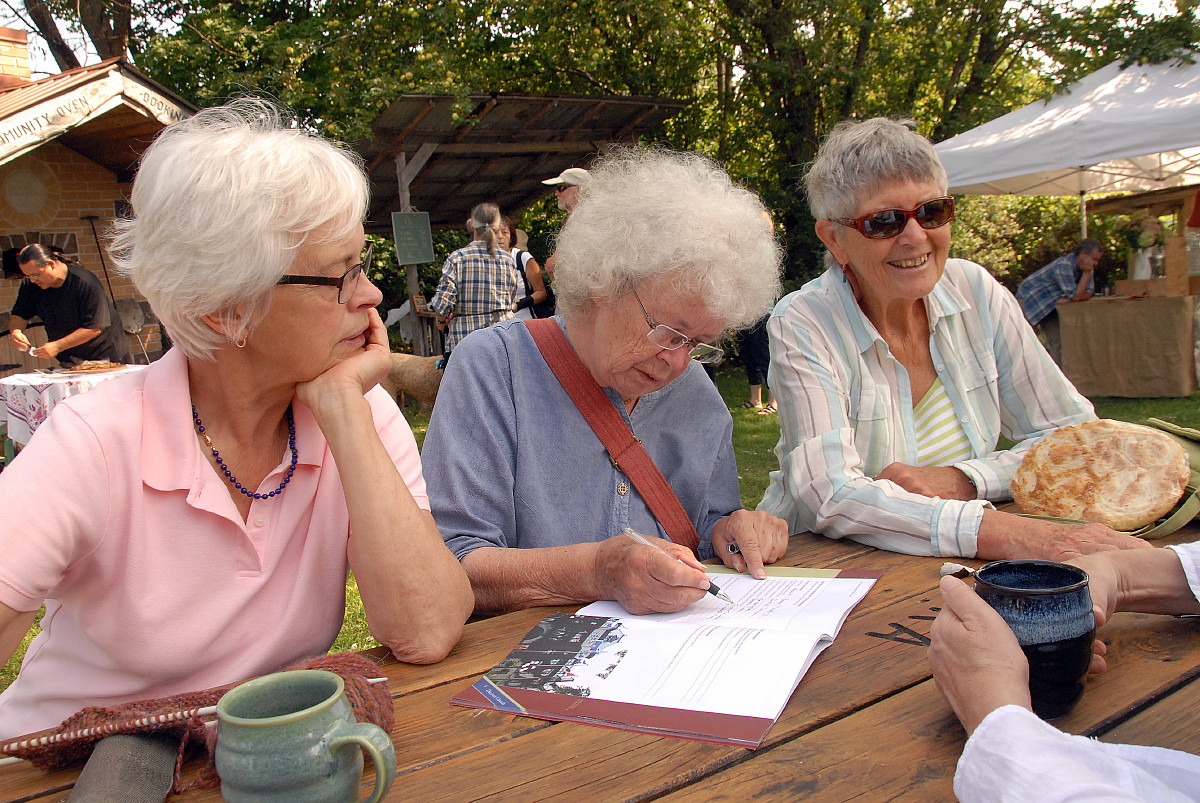 Hedy Muysson with friends at the farmers market in 2015